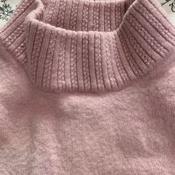 Pink turtleneck - Picture 3 of 3